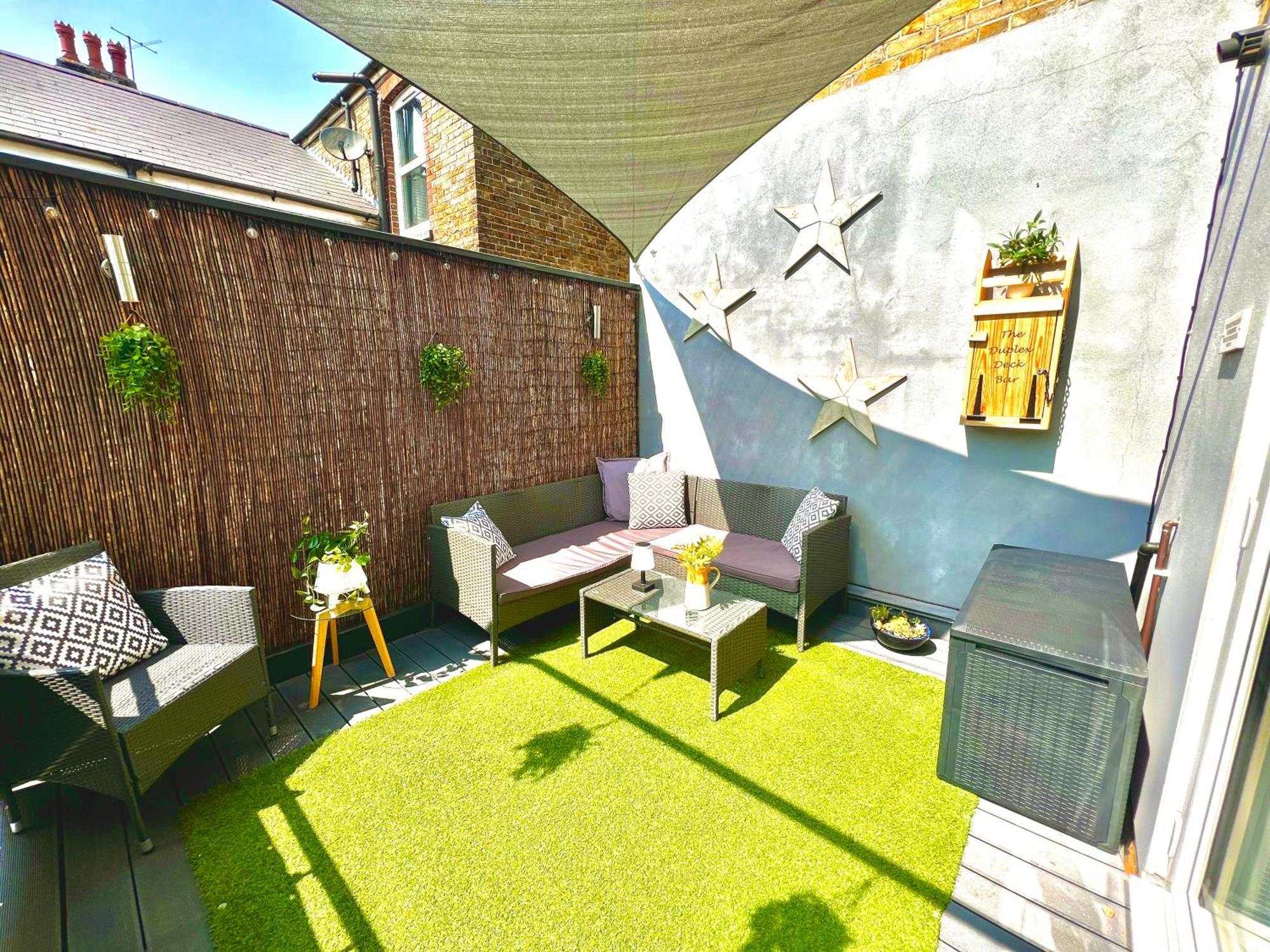 The Duplex Margate With Deck & Living Space Air Conditioning Exterior photo